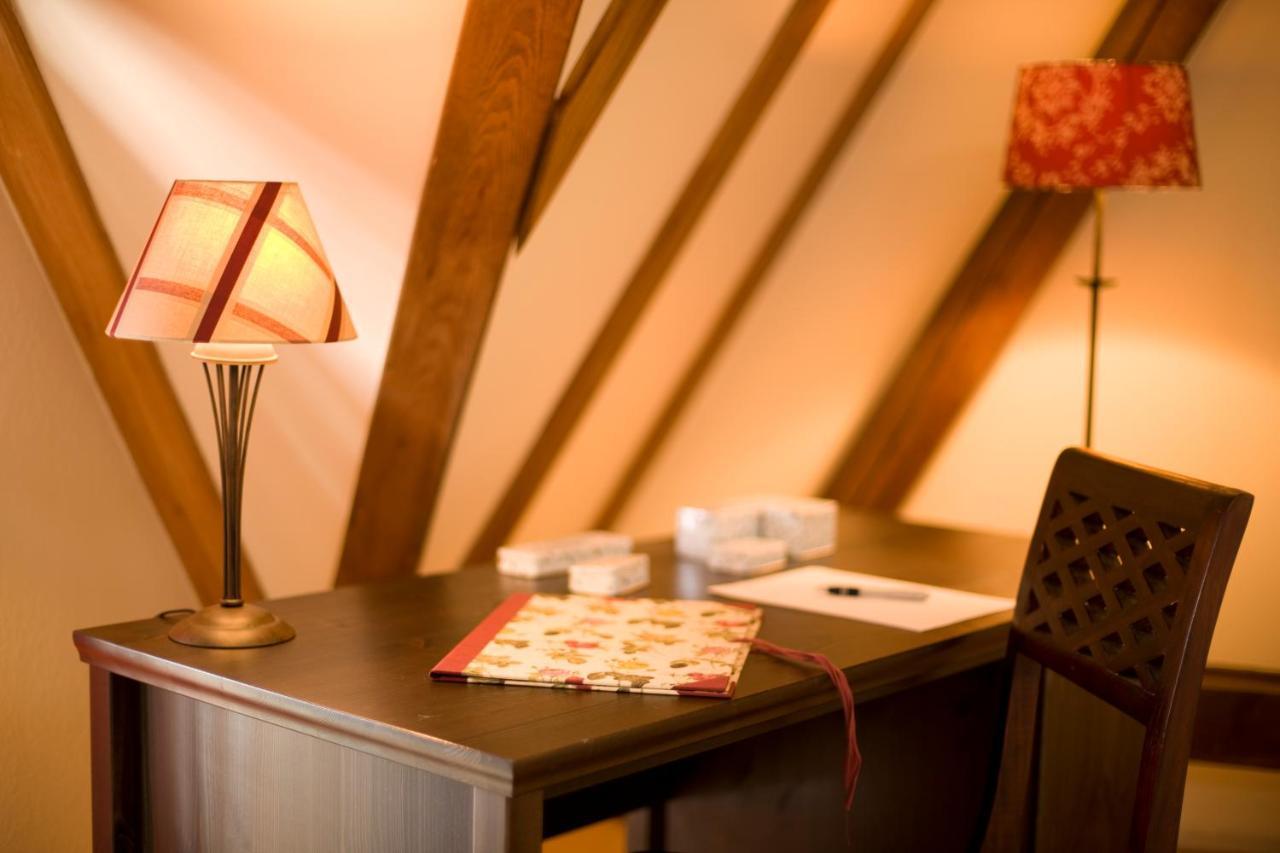 Gasthaus Und Pension "Zum Hauenden Schwein" Woerlitz Room photo