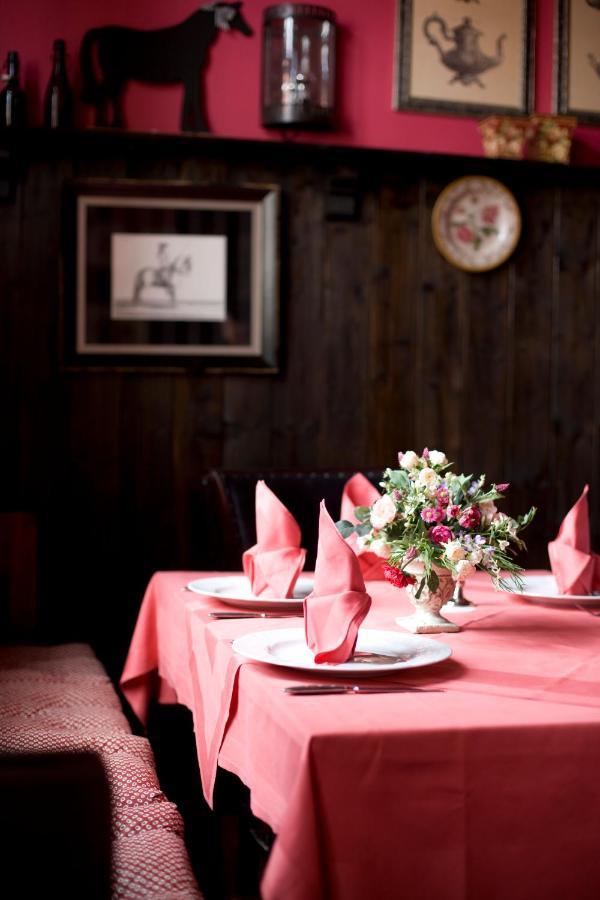 Gasthaus Und Pension "Zum Hauenden Schwein" Woerlitz Exterior photo