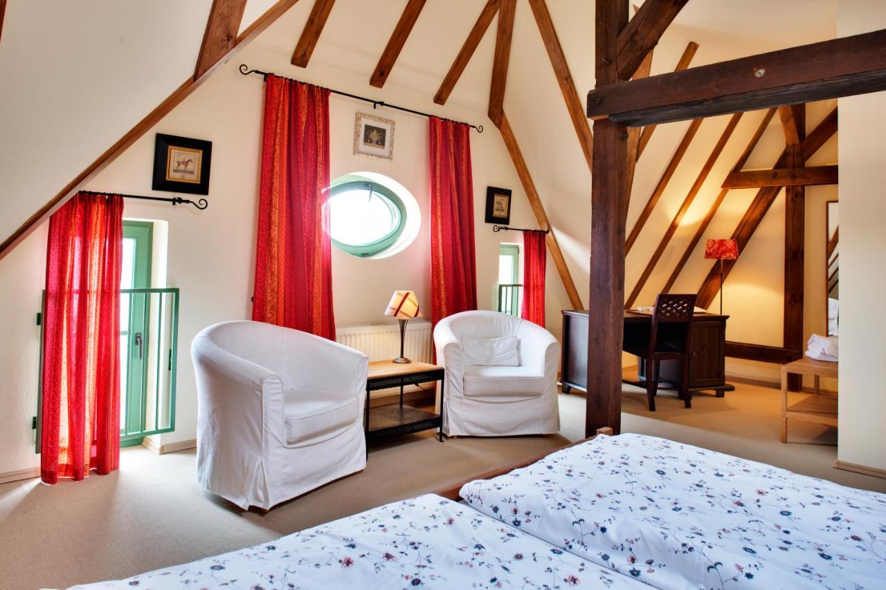 Gasthaus Und Pension "Zum Hauenden Schwein" Woerlitz Room photo