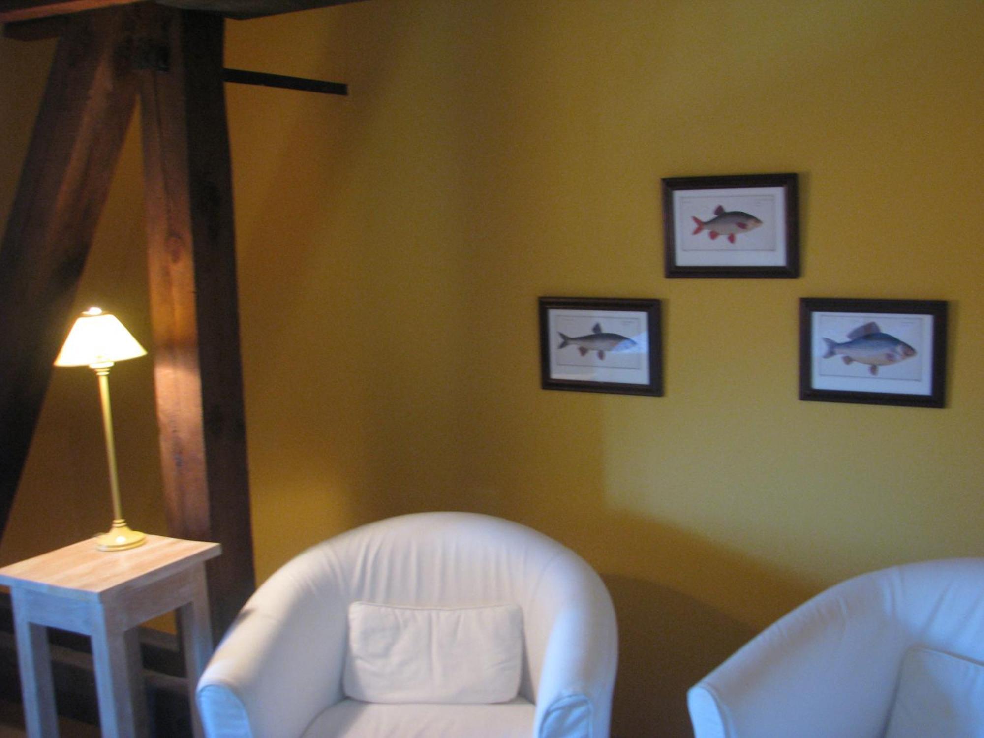 Gasthaus Und Pension "Zum Hauenden Schwein" Woerlitz Room photo